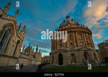 Setting sunlight on Radcliffe Camera and the buildings of Oxford, Oxfordshire, England Stock Photo