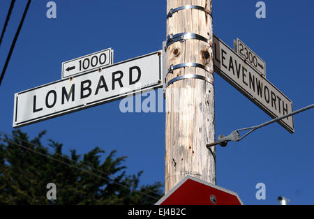 The road signs of the famous Lombard Street and Leavenworth, in San Francisco, USA. Stock Photo
