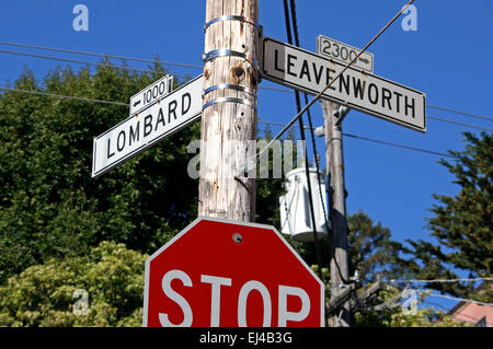 The road signs of the famous Lombard Street and Leavenworth, in San Francisco, USA. Stock Photo