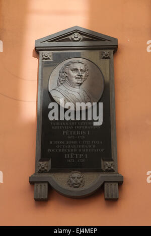 Commemorative plaque to Russian tsar Peter the Great on the House of Peter the Great at Palasta Street in Riga, Latvia. Text in Latvian and Russian: Emperor Peter the Great of Russia stayed in this house since the year 1712. Stock Photo