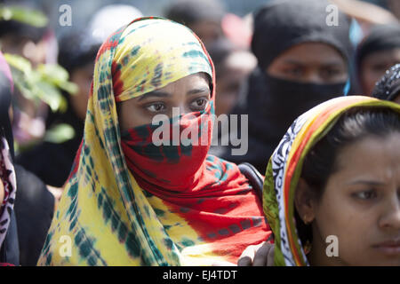 Dhaka, Bangladesh. 21st Mar, 2015. Bangladeshi garments worker gathered in front of BGMEA building as they take part in a protest for demanding their three months due wages and open the closed factories, in Dhaka, Bangladesh, March 21, 2015. Hundreds of garments worker from Sun garments, ATN fashions, Camrina composite and Success fashions attend in the protest. Credit:  Suvra Kanti Das/ZUMA Wire/ZUMAPRESS.com/Alamy Live News Stock Photo