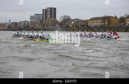 London, UK. 21st March, 2015.   Cambridge University in action against the Netherlands. The BNY Mellon Boat Race practice fixture between CUBC and Netherlands.  Credit:  Stephen Bartholomew/Alamy Live News Stock Photo