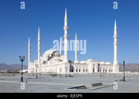 The new Sheikh Zayed Grand Mosque in Fujairah, United Arab Emirates Stock Photo