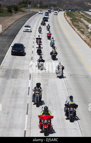 Patriot Guard Motorcyclists honoring fallen US Soldier, PFC Zach Suarez, 'Honor Mission' on Highway 23, drive to Memorial Service, Westlake Village, California, USA Stock Photo