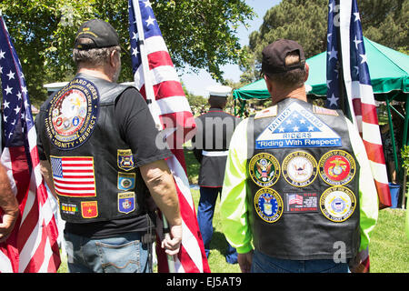 Patriot Guard Motorcyclists honor fallen US Soldier, PFC Zach Suarez, 'Honor Mission' on Highway 23, drive to Memorial Service, Westlake Village, California, USA Stock Photo