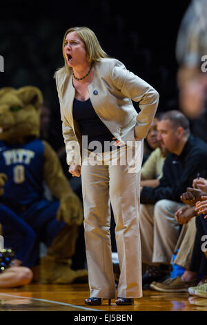 March 21, 2015: head coach Suzie McConnell-Serio of the Pittsburgh Panthers during the 2015 NCAA Division I Women's Basketball Championship 1st round game between the University of Tennessee at Chattanooga Mocs and the University of Pittsburgh Panthers at Thompson Boling Arena in Knoxville TN Stock Photo