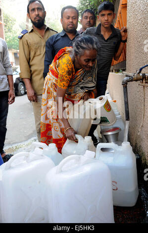 Dhaka, Bangladesh. 21st Mar, 2015. People collect pure water in Dhaka, Bangladesh, March 21, 2015. World Water Day is observed annually on March 22 as a means of highlighting the importance of fresh water. © Shariful Islam/Xinhua/Alamy Live News Stock Photo