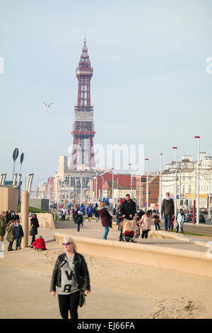 Blackpool, UK. 22nd March, 2015. UK Weather: A fantastic sunny afternoon in Blackpool Lancashire. Large crowds flock to the resort to enjoy the sunny weather, a promising early start to the holiday season, with lots of families out enjoying the seaside a great confidence boost  for the Blackpool is back campaign.  Credit: Gary Telford/Alamy live news Stock Photo