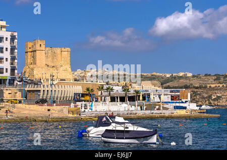 Malta, St Paul’s Bay: Waterfront of the old fishing village San Pawl il-Bahar with the Wignacourt Tower, the oldest coastal defence post in Malta. Stock Photo