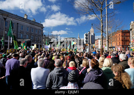 Water protest march Dublin Anti-water charges protesters in Dublin's O'Connell street on 21-03-15 Stock Photo