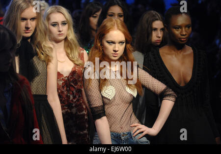 Vancouver, Canada. 22nd Mar, 2015. Models present creations of Italian designer Rocco Adriano Galluccio during the closing day of Vancouver Fashion Week Fall/Winter 2015 in Vancouver, Canada, on March 22, 2015. Credit:  Sergei Bachlakov/Xinhua/Alamy Live News