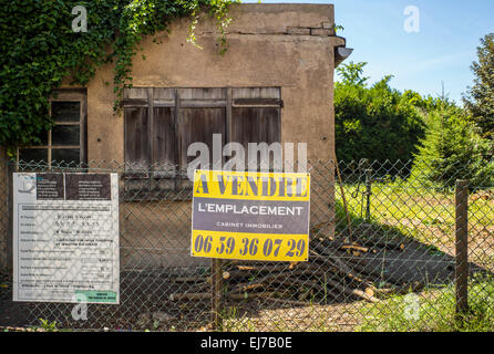 Derelict small building for sale, A vendre sign,  Strasbourg, Alsace, France,  Europe Stock Photo