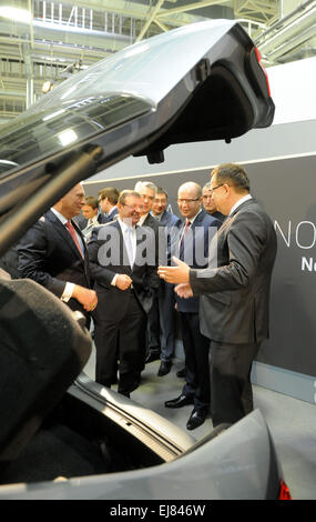 Kvasiny, East Bohemia. 23rd Mar, 2015. Skoda Auto CEO Winfried Vahland (left) presents third generation of Skoda Superb to Czech Prime Minister Bohuslav Sobotka (second from right) in Skoda Auto factory in Kvasiny, East Bohemia, Czech Republic, March 23, 2015. Bohuslav Sobotka and representatives of the Hradec Kralove Region and Skoda Auto signed a cooperation memorandum on the development of the Solnice-Kvasiny industrial zone according to which the zone will get about Kc2bn from public resources. © Josef Vostarek/CTK Photo/Alamy Live News Stock Photo