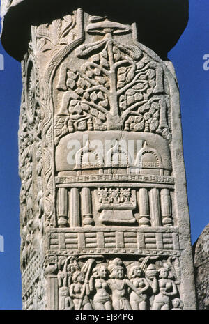 Stupa 1 or Great Stupa :  South Torana West face Bodhi tree. Sanchi, Dist Raisen, Madhya Pradesh India Stock Photo