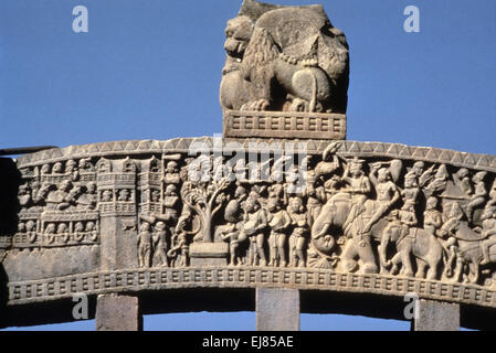 Stupa 1 or Great Stupa : West Torana, Top Architrave back-view. Sanchi, Dist Raisen, Madhya Pradesh India Stock Photo