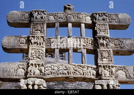 Stupa 1 or Great Stupa : West Torana, Architrave front-view. Sanchi, Dist Raisen, Madhya Pradesh India Stock Photo