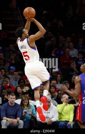 March 18, 2015: Philadelphia 76ers guard Ish Smith (5) shoots the ball during the NBA game between the Detroit Pistons and the Philadelphia 76ers at the Wells Fargo Center in Philadelphia, Pennsylvania. The Philadelphia 76ers won 94-83. Stock Photo