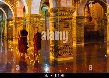 Monks at Su Taung Pyi (Sutaungpyai) on Mandalay Hill, Mandalay, Myanmar Stock Photo
