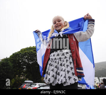 Atmosphere in Edinburgh for the Scottish referendum on Independence outside Parliament and around the city. Featuring: Atmosphere Where: Edinburgh, United Kingdom When: 18 Sep 2014 Stock Photo