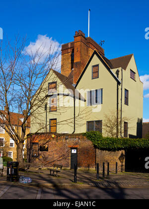 Canonbury Tower in Canonbury Square Islington London England UK built 1590s and lived in by Francis Bacon and Oliver Goldsmith Stock Photo