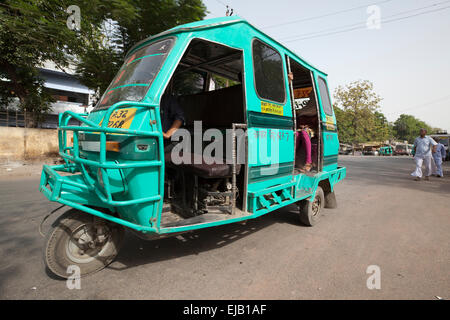 Three wheeler Tempo tricycle taxi bus in Lucknow city street, Uttar Pradesh, India Stock Photo