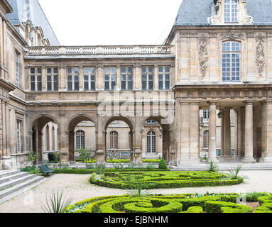 Courtyard and garden of the Carnavalet Museum, Paris, France Stock Photo