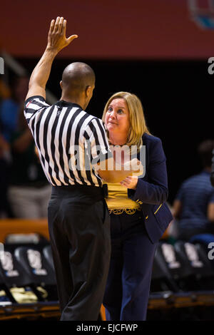 March 23, 2015: head coach Suzie McConnell-Serio of the Pittsburgh Panthers during the 2015 NCAA Division 1 Women's Basketball Championship 2nd round game between the University of Pittsburgh Panthers and the University of Tennessee Lady Vols at Thompson-Boling Arena in Knoxville TN Stock Photo