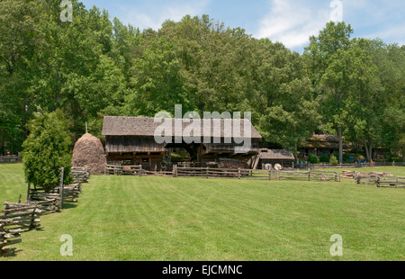 Tennessee, Norris, Museum of Appalachia, Cantilever Barn Stock Photo