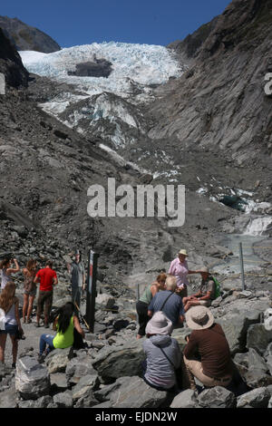 Tourists looking at Franz Josef Glacier New Zealand Stock Photo