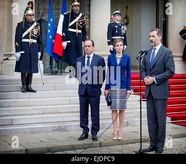 Paris, France. 24th Mar, 2015. Spain's King Felipe VI, Queen Letizia and French President Francois Hollande delivers a statement after their meeting at the Elysee Palace in Paris, France, 24 March 2015. The Spanish royal couple's state visit in Paris has been canceled following the crash of a Germanwings plane in Southern France. Photo: Patrick van Katwijk/ POINT DE VUE OUT/dpa/Alamy Live News Stock Photo