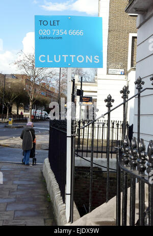 Estate agents To Let sign outside property in Islington, London Stock Photo