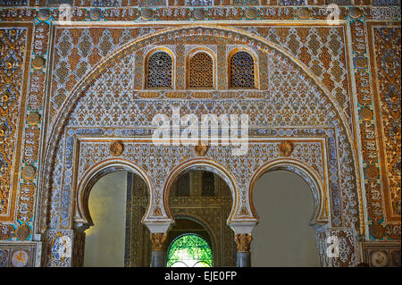 Arabesque Mudjar plasterwork of the 12th century Salón de Embajadores (Ambassadors' Hall ). Alcazar of Seville, Spain Stock Photo