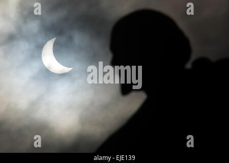 The partial eclipse of the sun with William Shakespeare statue, Stratford-upon-Avon, UK Stock Photo