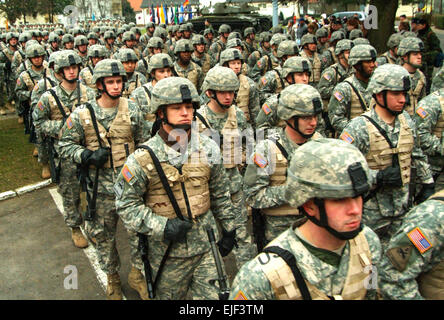 1st Brigade Combat Team, 1st Armored Division held a Deployment Ceremony at Ray Barracks, Friedberg Germany, January 5, 2006 for their official farewell before deployment to Iraq. Here !st Armored Division troops march from the field.      . Stock Photo