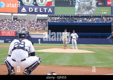 Gen. Ann E. Dunwoody, commander, U.S. Army Materiel Command,prepares to throw out the first pitch prior to the  Army Appreciation Game at Yankee Stadium, Bronx, New York, June 14. photo by Sgt. 1st Class Richard A. Guzman, New York City Recruiting Battalion Stock Photo