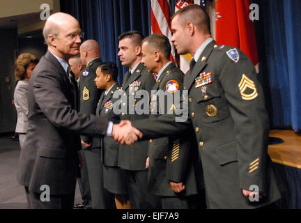 Secretary of the Army Pete Geren shakes hands with Sgt. 1st Class Brad A. Bond following the 2007 Secretary of the Army Career Counselor and Recruiter of the Year Awards March 26 at the Pentagon. Bond was named the 2007 Army National Guard Recruiting and Retention NCO of the Year.  C. Todd Lopez Stock Photo