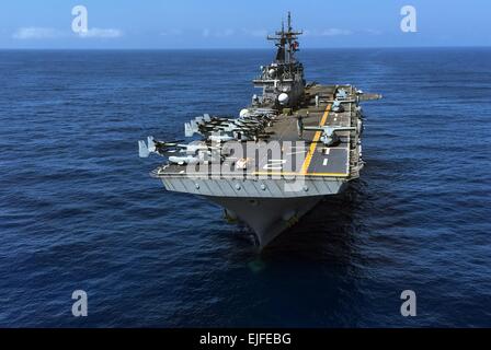 US Navy Wasp-class amphibious assault ship USS Essex underway March 19, 2015 in the Pacific Ocean. Stock Photo
