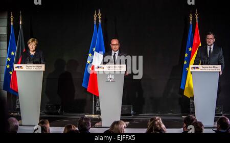 Seyne, France. 25th Mar, 2015. French President Francois Hollande (C), German Chancellor Angela Merkel (L) and Spanish Prime Minister Mariano Rajoy hold a press conference in Seyne-les-Alpes, France, March 25, 2015. © Chen Xiaowei/Xinhua/Alamy Live News Stock Photo