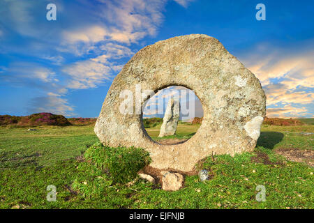 Mên-an-Tol , Men an Toll locally or the Crick Stone,  late Neolithic early Bronze Age standing stones, Madron, Cornwall England Stock Photo