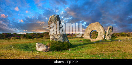 Mên-an-Tol , Men an Toll locally or the Crick Stone,  late Neolithic early Bronze Age standing stones, Madron, Cornwall England Stock Photo