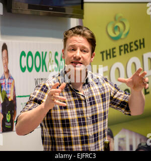 Sydney, Australia. 26th March, 2015. Fresh food campaigner Jamie Oliver cooked up a storm of pan-cooked giant prawns with snow peas on the opening day of the Sydney Royal Easter Show. Credit:  MediaServicesAP/Alamy Live News Stock Photo