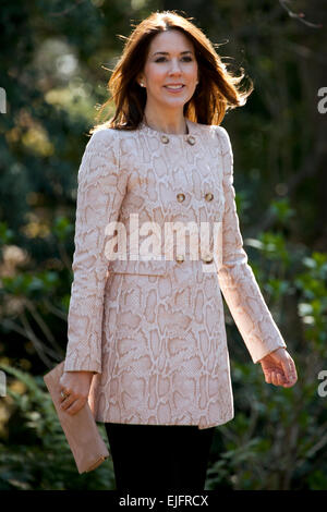 Tokyo, Japan. 26th March, 2015. Her Royal Highness the Crown Princess Mary Elizabeth Donaldson attends an event with local children in the traditional Japanese garden of the Asakura family house to help increase awareness about school bullying on March 26, 2015, Tokyo, Japan. The Danish Crown Prince Couple are in Japan for three days, to promote the Danish territory of Greenland, including tourism and it's culture and products, in Japan. Credit:  Aflo Co. Ltd./Alamy Live News Stock Photo