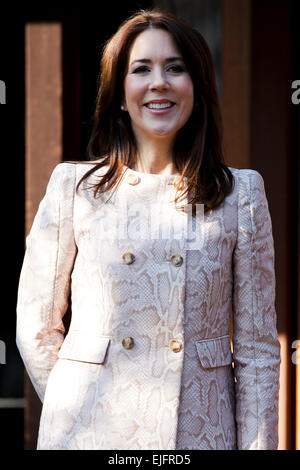 Tokyo, Japan. 26th March, 2015. Her Royal Highness the Crown Princess Mary Elizabeth Donaldson attends an event with local children in the traditional Japanese garden of the Asakura family house to help increase awareness about school bullying on March 26, 2015, Tokyo, Japan. The Danish Crown Prince Couple are in Japan for three days, to promote the Danish territory of Greenland, including tourism and it's culture and products, in Japan. Credit:  Aflo Co. Ltd./Alamy Live News Stock Photo