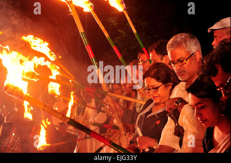 Dhaka, Bangladesh. 25th Mar, 2015. People are lighting up torches, this is known as the black night day. It's the day where the Pakistani army committed genocide in Dhaka; to commemorate that day a group of people light their torches at Central Shaheed Minar, arranged by Ekattorer Ghatak-Dalal Nirmul Committee. They are demanding the observance of March 25 as the `International Genocide Day'. © Mohammad Asad/Pacific Press/Alamy Live News Stock Photo