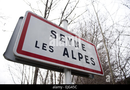 Seyne Les Alpes, France. 25th Mar, 2015. A town sign written with 'Seyne Les Alpes' seen in Seyne Les Alpes, France, 25 March 2015. Photo; DANIEL NAUPOLD/dpa/Alamy Live News Stock Photo