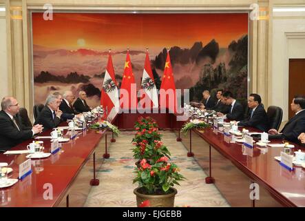 Beijing, China. 26th Mar, 2015. Chinese Premier Li Keqiang (2nd R) meets with Austrian President Heinz Fischer (2nd L), who will also attend the annual conference of the Boao Forum for Asia, in Beijing, capital of China, March 26, 2015. © Liu Weibing/Xinhua/Alamy Live News Stock Photo