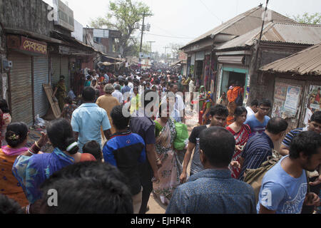 Narayangonj, Dhaka, Bangladesh. 27th Mar, 2015. At least 10 people have died, including seven women, in a stampede during the ''˜Astami snan', the Hindu holy bath in the Old Brahmaputra River, at Langalbandh, Narayanganj, near Dhaka, Bangladesh, March 27, 2015. © Suvra Kanti Das/ZUMA Wire/ZUMAPRESS. Credit:  ZUMA Press, Inc./Alamy Live News Stock Photo