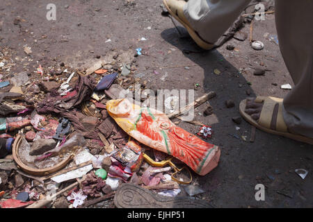 Narayangonj, Dhaka, Bangladesh. 27th Mar, 2015. At least 10 people have died, including seven women, in a stampede during the ''˜Astami snan', the Hindu holy bath in the Old Brahmaputra River, at Langalbandh, Narayanganj, near Dhaka, Bangladesh, March 27, 2015. © Suvra Kanti Das/ZUMA Wire/ZUMAPRESS. Credit:  ZUMA Press, Inc./Alamy Live News Stock Photo