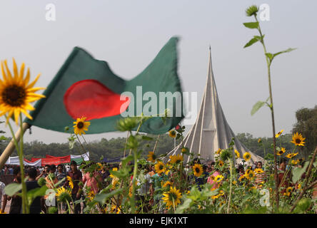 People throng National Monument for the Martyrs of the Liberation War of Bangladesh in Savar some 24kms northwest of Dhaka on Ma Stock Photo