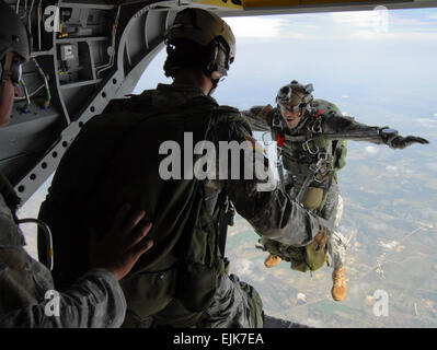 Staff Sgt. Adam Davila, 2nd Squadron, 38th U.S. Cavalry Regiment, exits a CH47 Chinook helicopter during a free fall jump July 29 at III Corps and Fort Hood. The Soldiers completed the jump from 12,500 feet not only to maintain proficiency, but also to follow up on wind tunnel training conducted last month. #USArmy  Sgt 1st Class Nicholas Ford Stock Photo